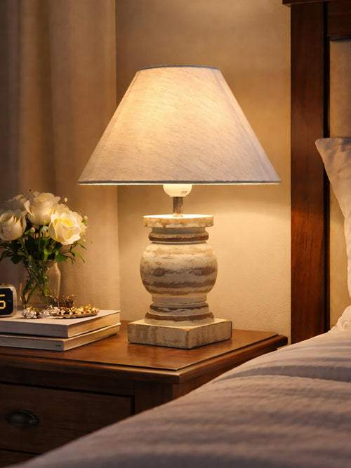 Antique White French Trophy Table Lamp for Bedroom Living Room Simple Retro Wood Grain Farmhouse Bedside Lamp Suitable for Nightstand Children's Room or University Dormitory Khadi